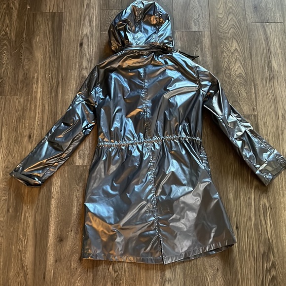 Shiny silver rain jacket size M - Picture 9 of 10